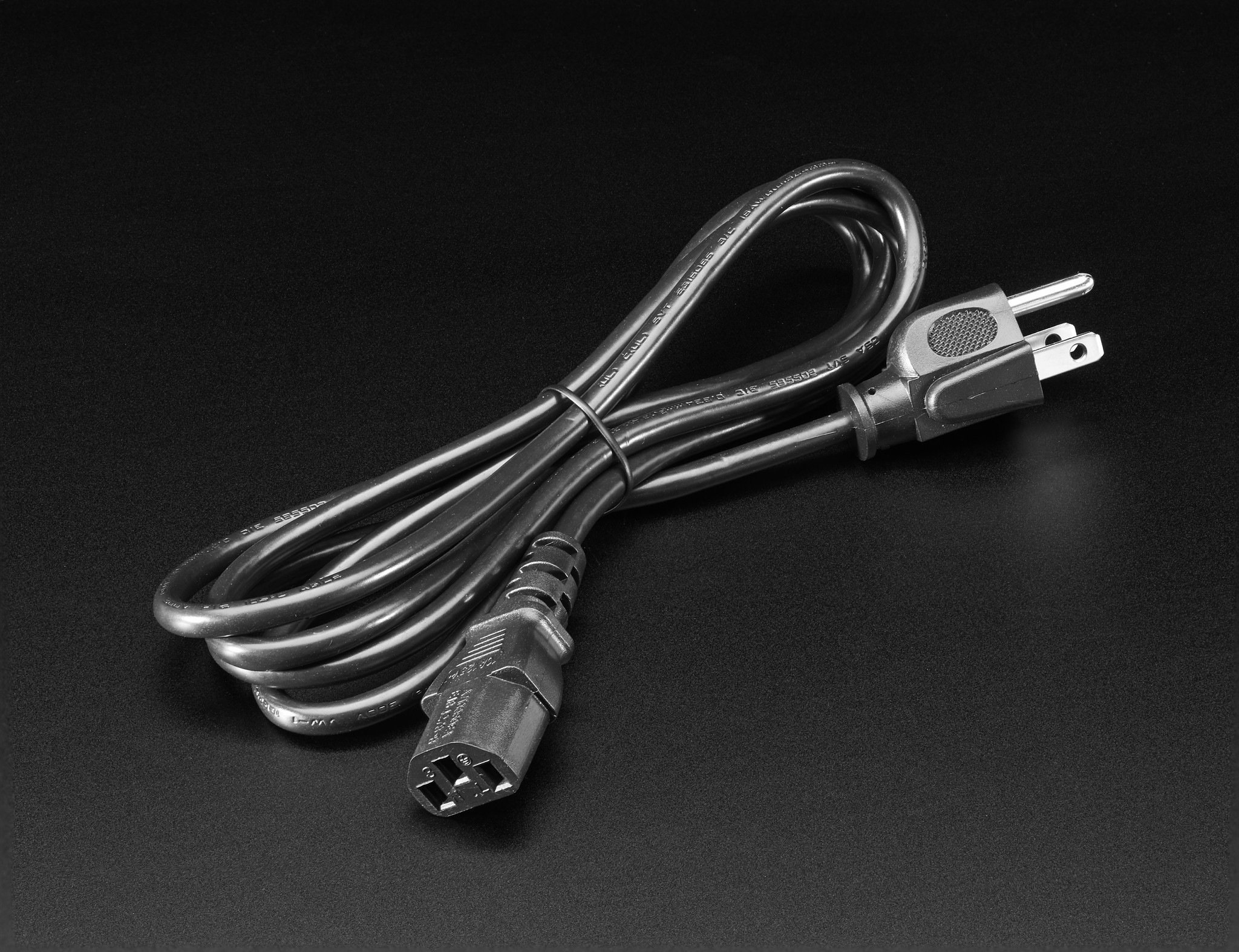 Photo of an IEC C13 cord, photo from Adafruit Industries